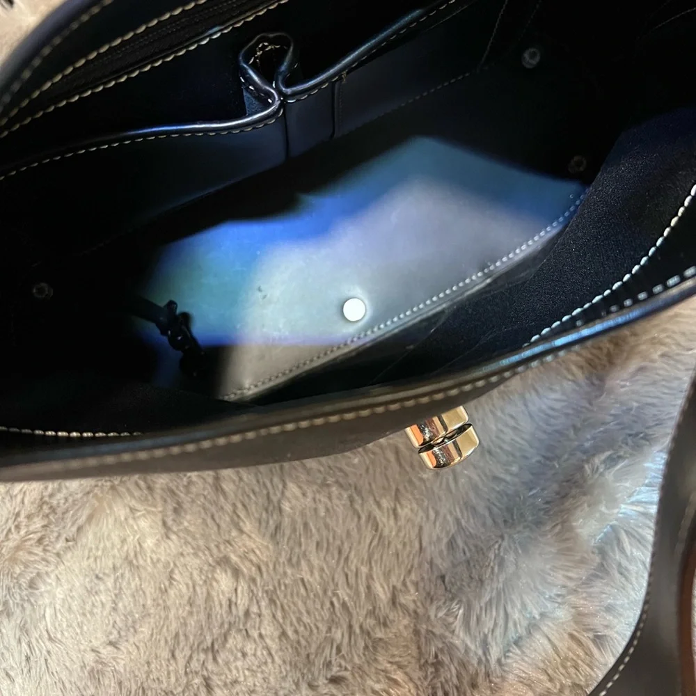 Dooney & Bourke Signature Shoulder Bag black❤️Like New😍😍😍 - Picture 10 of 11